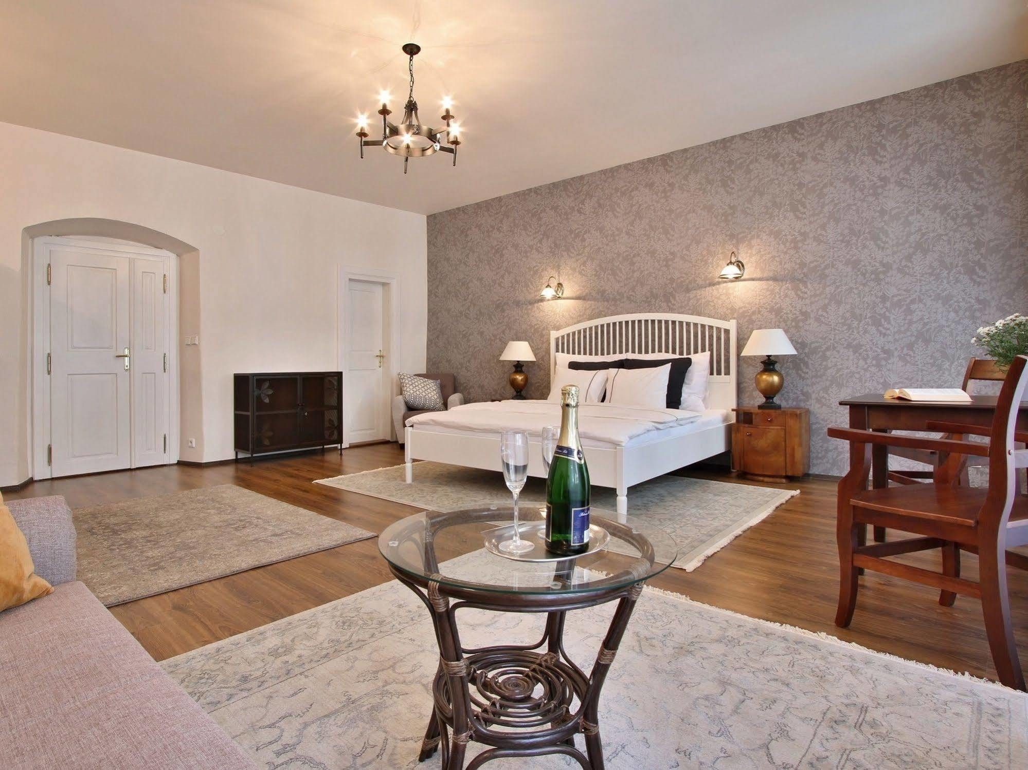 Hotel U Suteru Praha Eksteriør bilde